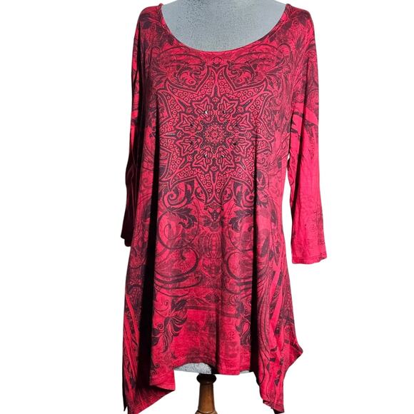Red Embellished Tee Size Large - Picture 1 of 2